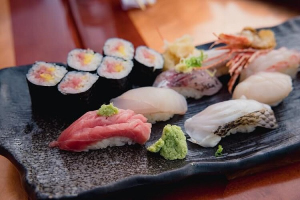 Những sự thật thú vị về món sushi nổi tiếng ở Nhật Bản Nhung su that thu vi ve mon sushi noi tieng o Nhat Ban