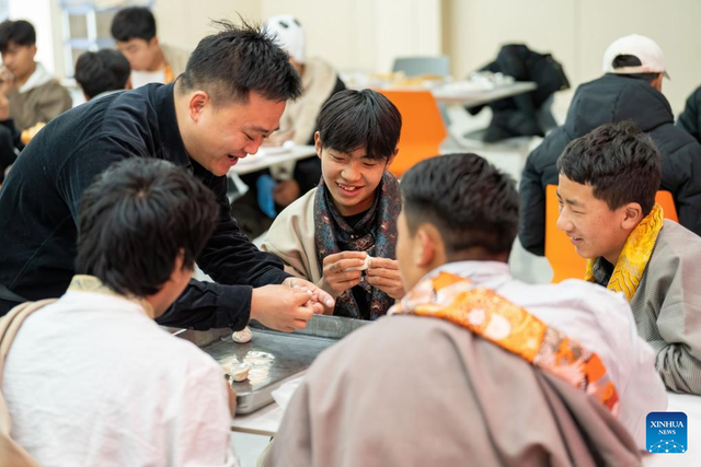 Nhộn nhịp hình ảnh thế giới đón Tết Nguyên đán Ất Tỵ 2025 - Hình 6 Nhon nhip hinh anh the gioi don Tet Nguyen dan At Ty 2025-Hinh-6
