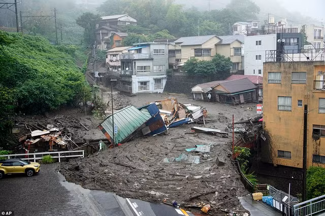 Hien truong lo dat kinh hoang o Nhat Ban chon vui nhieu nha cua-Hinh-11