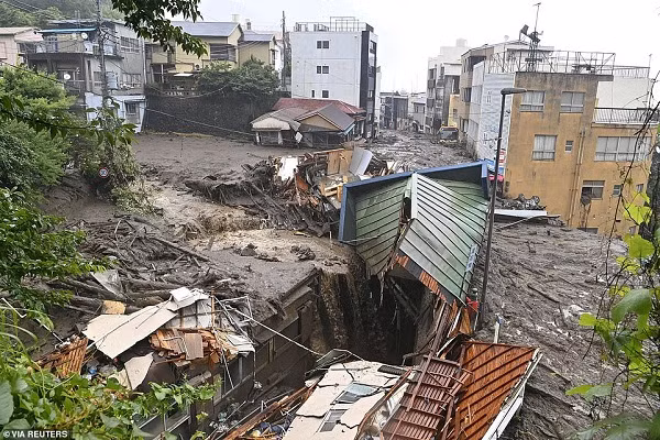 Hien truong lo dat kinh hoang o Nhat Ban chon vui nhieu nha cua