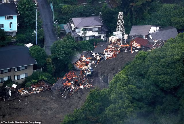 Hien truong lo dat kinh hoang o Nhat Ban chon vui nhieu nha cua-Hinh-8