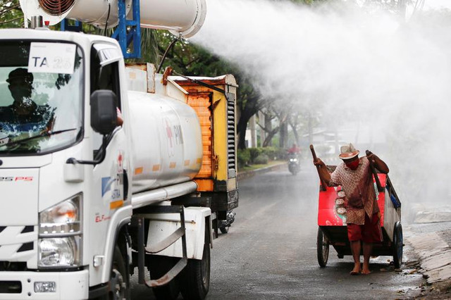 Cảnh tượng đau lòng tại nghĩa trang ở Indonesia giữa đại dịch COVID-19 - Hình 11 Canh tuong dau long tai nghia trang o Indonesia giua dai dich COVID-19-Hinh-11