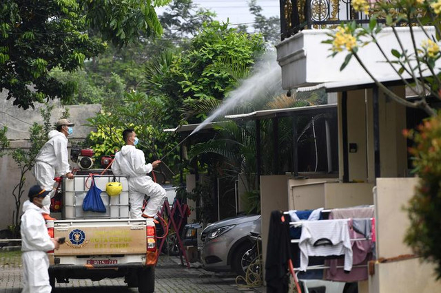 Cảnh tượng đau lòng tại nghĩa trang ở Indonesia giữa đại dịch COVID-19 - Hình 9 Canh tuong dau long tai nghia trang o Indonesia giua dai dich COVID-19-Hinh-9