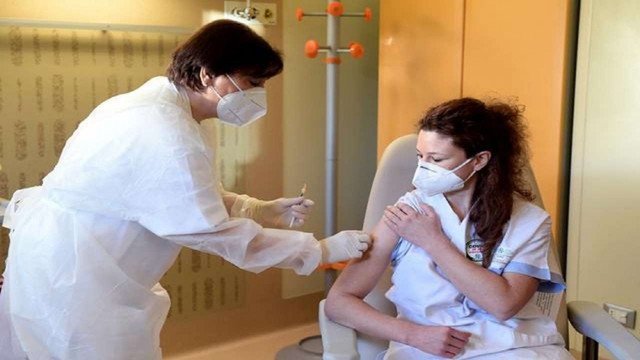 Châu Âu, Mỹ đang đối phó đại dịch COVID-19 như thế nào? - Hình 9 Chau Au, My dang doi pho dai dich COVID-19 nhu the nao?-Hinh-9
