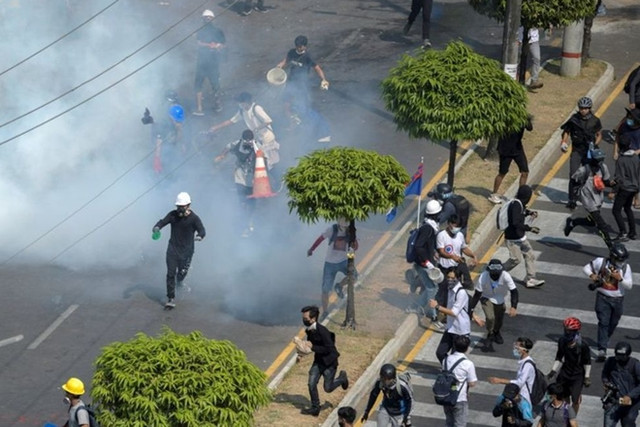 Hình ảnh 1 tháng chìm trong biểu tình hậu biến cố chính trị ở Myanmar - Hình 10 Hinh anh 1 thang chim trong bieu tinh hau bien co chinh tri o Myanmar-Hinh-10