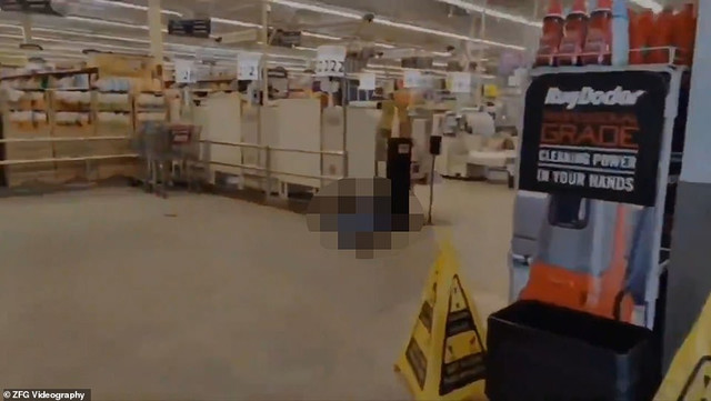 Toan canh vu xa sung kinh hoang trong sieu thi o My khien nhieu nguoi chet-Hinh-14