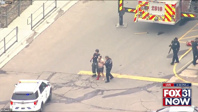 Toan canh vu xa sung kinh hoang trong sieu thi o My khien nhieu nguoi chet-Hinh-3