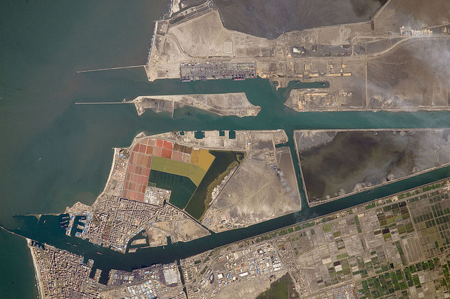 Những điều thú vị về kênh đào Suez nơi tàu Ever Given bị mắc kẹt - Hình 3 Nhung dieu thu vi ve kenh dao Suez noi tau Ever Given bi mac ket-Hinh-3