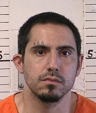 Kẻ cưỡng hiếp rồi giết 7 cô gái chết trong nhà tù - Hình 2 Ke cuong hiep roi giet 7 co gai chet trong nha tu-Hinh-2