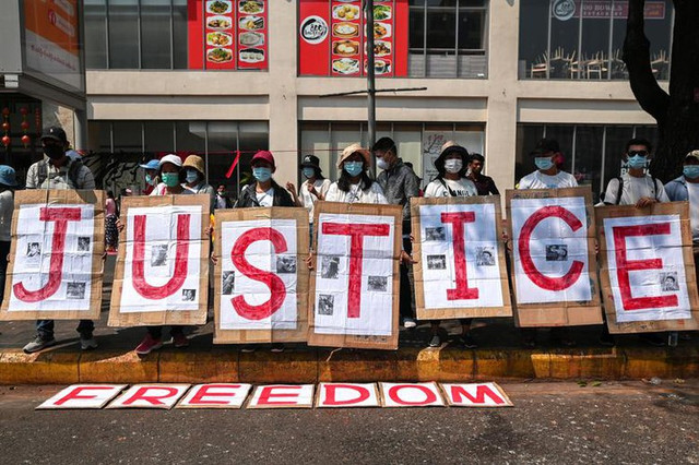 Hình ảnh 1 tháng chìm trong biểu tình hậu biến cố chính trị ở Myanmar - Hình 9 Hinh anh 1 thang chim trong bieu tinh hau bien co chinh tri o Myanmar-Hinh-9