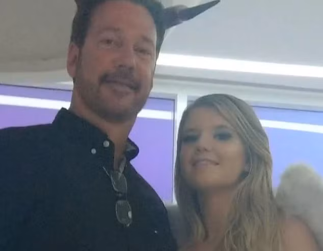 Chuyen tinh cua cap doi lech toi 32 tuoi bi nham la bo con-Hinh-6