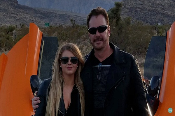 Chuyện tình của cặp đôi lệch tới 32 tuổi bị nhầm là bố con Chuyen tinh cua cap doi lech toi 32 tuoi bi nham la bo con