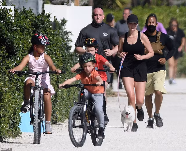 Cuoc song thanh thoi cua nguoi dep Ivanka Trump-Hinh-7