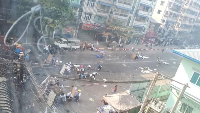 Giải pháp nào làm hạ nhiệt biểu tình ở Myanmar? - Hình 5 Giai phap nao lam ha nhiet bieu tinh o Myanmar?-Hinh-5