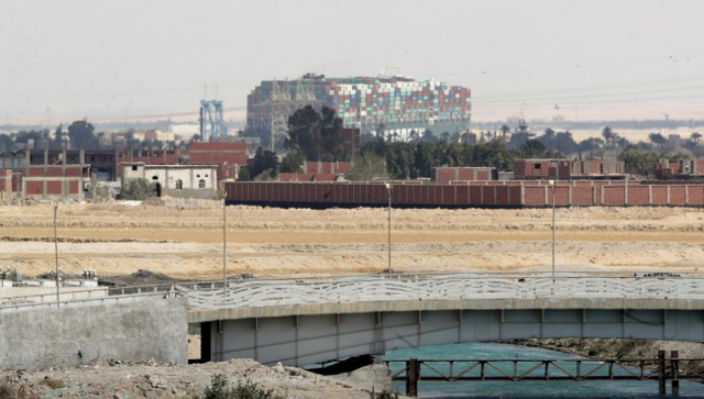 Cận cảnh cuộc giải cứu tàu Ever Given mắc kẹt ở kênh đào Suez - Hình 12 Can canh cuoc giai cuu tau Ever Given mac ket o kenh dao Suez-Hinh-12