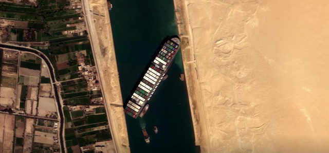 Cận cảnh cuộc giải cứu tàu Ever Given mắc kẹt ở kênh đào Suez - Hình 9 Can canh cuoc giai cuu tau Ever Given mac ket o kenh dao Suez-Hinh-9