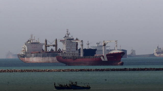 Cận cảnh cuộc giải cứu tàu Ever Given mắc kẹt ở kênh đào Suez - Hình 15 Can canh cuoc giai cuu tau Ever Given mac ket o kenh dao Suez-Hinh-15