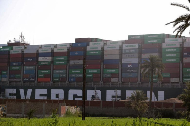 Cận cảnh cuộc giải cứu tàu Ever Given mắc kẹt ở kênh đào Suez - Hình 3 Can canh cuoc giai cuu tau Ever Given mac ket o kenh dao Suez-Hinh-3