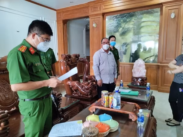 Khoi to Pho Giam doc chi nhanh Van phong dang ky dat dai huyen Xuyen Moc