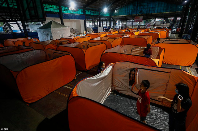Cận cảnh Philippines tan hoang sau siêu bão Goni - Hình 7 Can canh Philippines tan hoang sau sieu bao Goni-Hinh-7