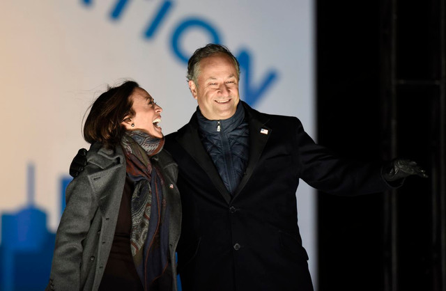 Biết gì về phu quân của nữ Phó Tổng thống Mỹ tương lai Kamala Harris - Hình 4 Biet gi ve phu quan cua nu Pho Tong thong My tuong lai Kamala Harris-Hinh-4