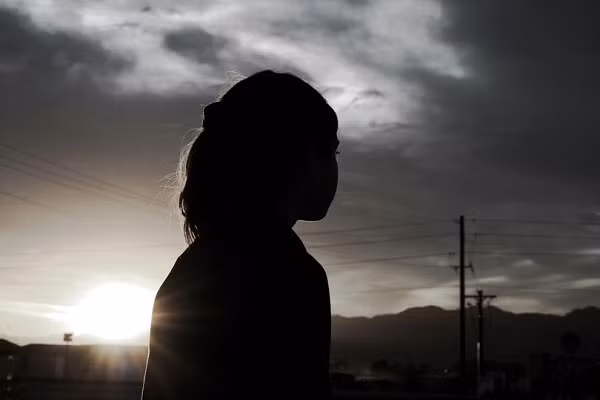 Hai hung chau gai 13 tuoi bi chu cuong hiep den mang thai