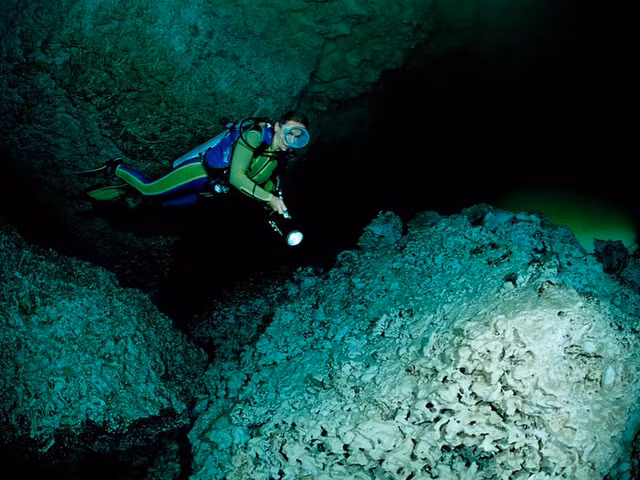 Chiem nguong nhung hang dong duoi nuoc dep nhat the gioi-Hinh-5