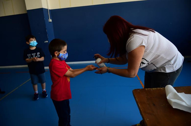 Dieu dac biet o nhung lop hoc khap the gioi mua dich COVID-19-Hinh-8