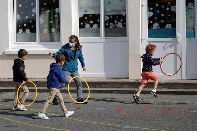 Dieu dac biet o nhung lop hoc khap the gioi mua dich COVID-19-Hinh-12