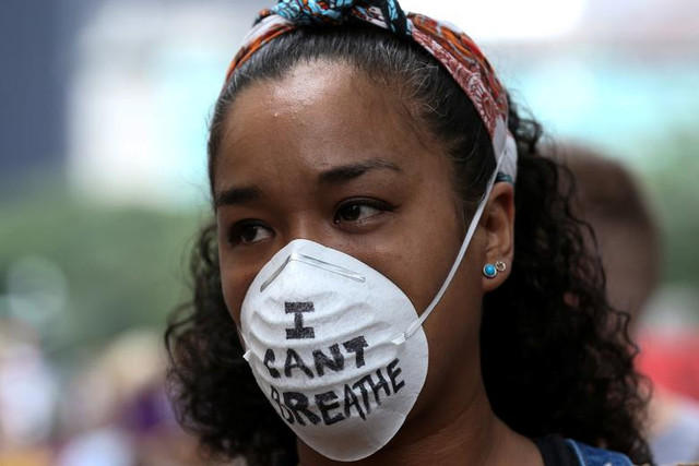 Hình ảnh biểu tình khắp nước Mỹ sau vụ cảnh sát ghì chết người da màu - Hình 17 Hinh anh bieu tinh khap nuoc My sau vu canh sat ghi chet nguoi da mau-Hinh-17