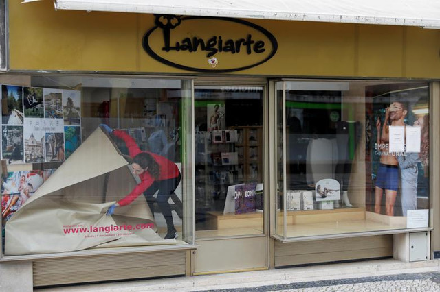 Cuộc sống sau phong toả do COVID-19 trên toàn thế giới - Hình 13 Cuoc song sau phong toa do COVID-19 tren toan the gioi-Hinh-13