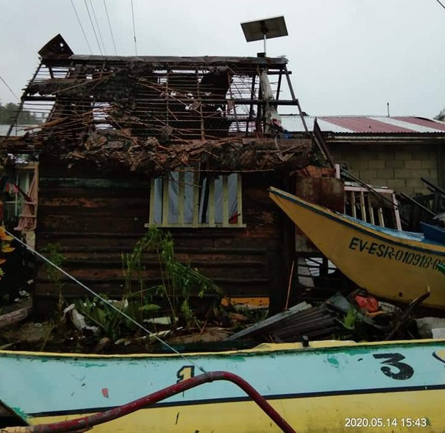 Đang đối phó với COVID-19, Philippines còn phải 'gồng mình' chống bão Vongfong - Hình 10 Dang doi pho voi COVID-19, Philippines con phai 'gong minh' chong bao Vongfong-Hinh-10