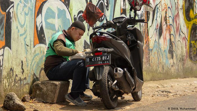 Tận mục cuộc sống ở thủ đô Indonesia những ngày phong tỏa vì COVID-19 - Hình 5 Tan muc cuoc song o thu do Indonesia nhung ngay phong toa vi COVID-19-Hinh-5