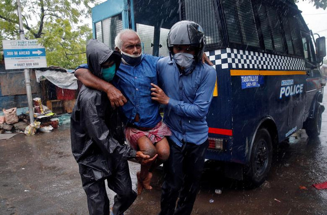 Dịch COVID-19 chưa qua, Ấn Độ-Bangladesh lại chịu thảm họa bão tàn phá - Hình 3 Dich COVID-19 chua qua, An Do-Bangladesh lai chiu tham hoa bao tan pha-Hinh-3