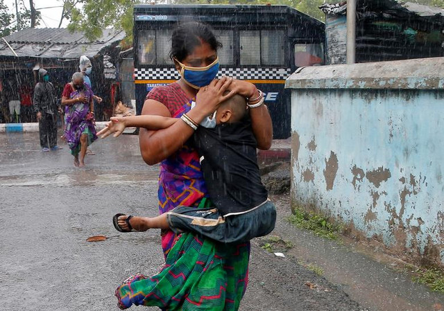 Dịch COVID-19 chưa qua, Ấn Độ-Bangladesh lại chịu thảm họa bão tàn phá Dich COVID-19 chua qua, An Do-Bangladesh lai chiu tham hoa bao tan pha