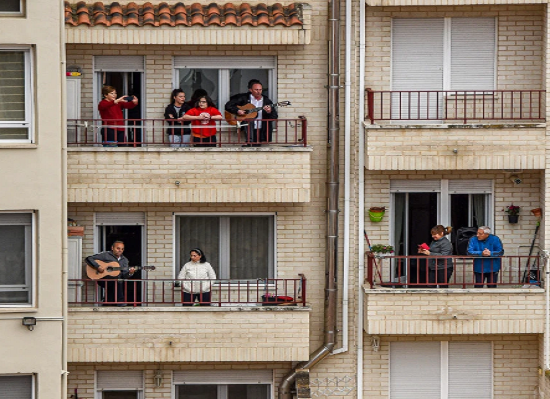 Loạt ảnh gây sốt trong mùa dịch COVID-19 - Hình 9 Loat anh gay sot trong mua dich COVID-19-Hinh-9