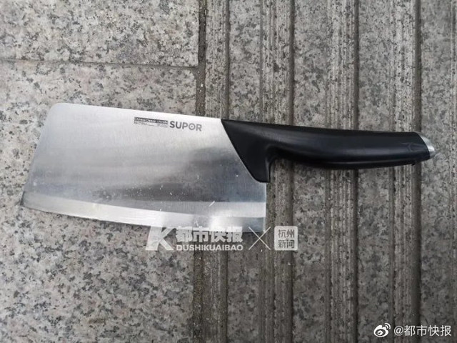Kết đắng cho cô gái phi dao vào người yêu lúc cãi vã - Hình 6 Ket dang cho co gai phi dao vao nguoi yeu luc cai va-Hinh-6