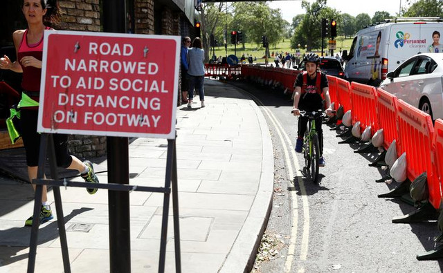 Ám ảnh bên trong vùng dịch COVID-19 bi thảm nhất Châu Âu - Hình 3 Am anh ben trong vung dich COVID-19 bi tham nhat Chau Au-Hinh-3