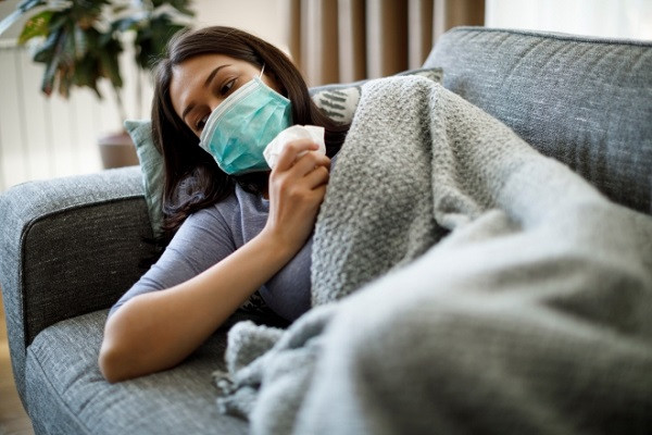 COVID-19: Người nhiễm biến chủng Omicron có triệu chứng ngứa cổ họng và đau phần thắt lưng COVID-19: Nguoi nhiem bien chung Omicron co trieu chung ngua co hong va dau phan that lung