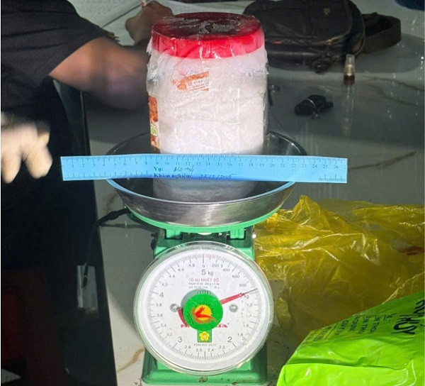 Kiên Giang: Bắt quả tang đối tượng tàng trữ gần 1kg ma túy - Hình 2 Kien Giang: Bat qua tang doi tuong tang tru gan 1kg ma tuy-Hinh-2