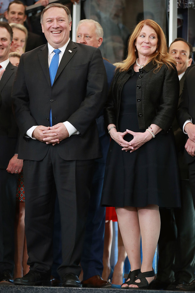 Chân dung phu nhân Ngoại trưởng Mỹ có thể đã mắc COVID-19 - Hình 6 Chan dung phu nhan Ngoai truong My co the da mac COVID-19-Hinh-6