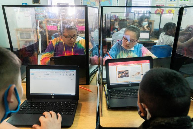 Cuoc song trong vung dich COVID-19 My nhu nao?-Hinh-8