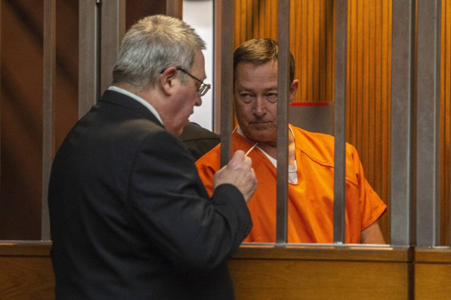 Chân dung kẻ lĩnh án 897 năm tù vì tội cưỡng hiếp hàng loạt - Hình 2 Chan dung ke linh an 897 nam tu vi toi cuong hiep hang loat-Hinh-2