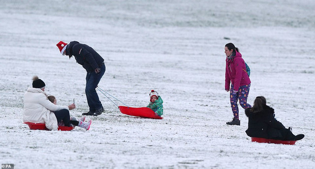 Toàn cảnh nước Anh chìm trong mùa đông lạnh giá - Hình 10 Toan canh nuoc Anh chim trong mua dong lanh gia-Hinh-10