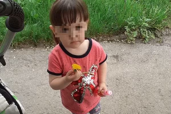 Be 3 tuoi chet cong o hanh lang duoi cai lanh am 15 do C