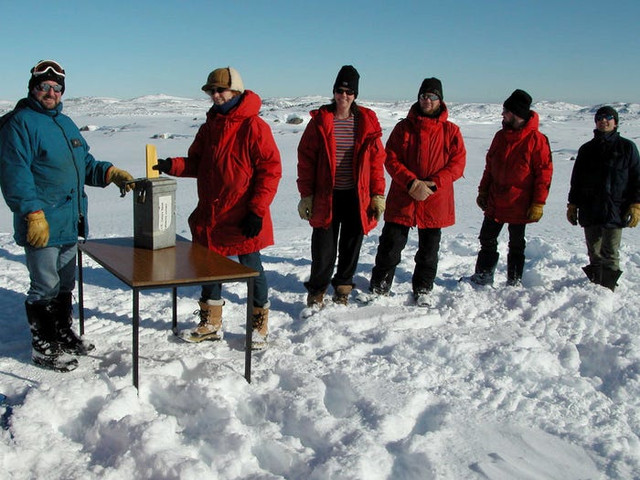 Can canh cuoc song cua cac nha nghien cuu o noi khac nghiet nhat the gioi-Hinh-19