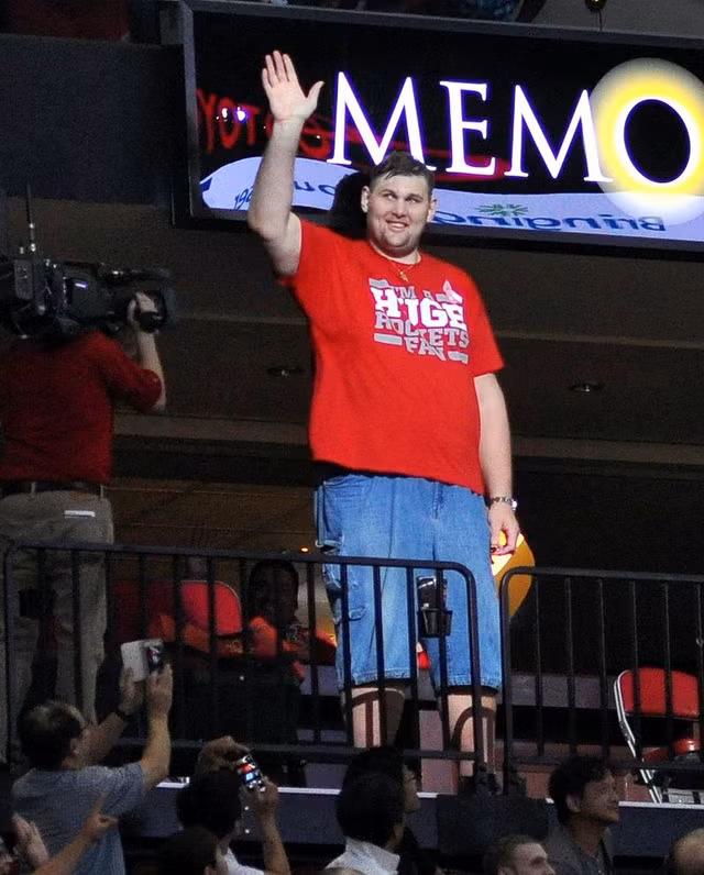 Biet gi ve nguoi dan ong cao nhat nuoc My vua qua doi?