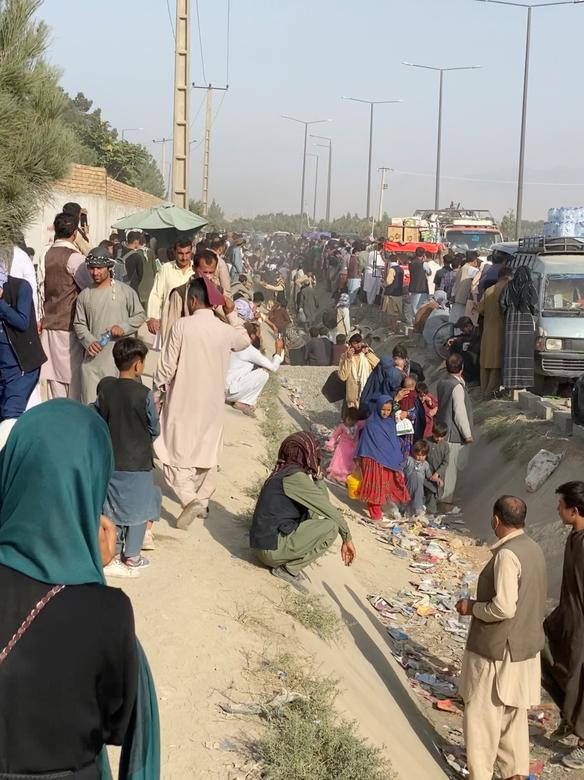 Những hình ảnh tại đất nước Afghanistan gây sốc thế giới - Hình 2 Nhung hinh anh tai dat nuoc Afghanistan gay soc the gioi-Hinh-2
