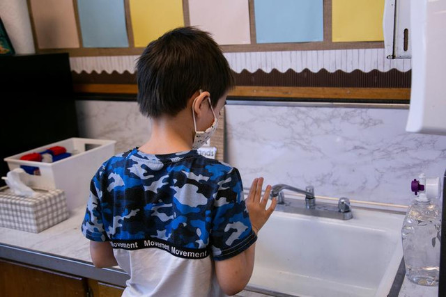 Loạt ảnh học sinh nước Mỹ trở lại trường bất chấp COVID-19 - Hình 12 Loat anh hoc sinh nuoc My tro lai truong bat chap COVID-19-Hinh-12