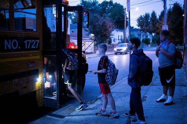 Loạt ảnh học sinh nước Mỹ trở lại trường bất chấp COVID-19 - Hình 3 Loat anh hoc sinh nuoc My tro lai truong bat chap COVID-19-Hinh-3